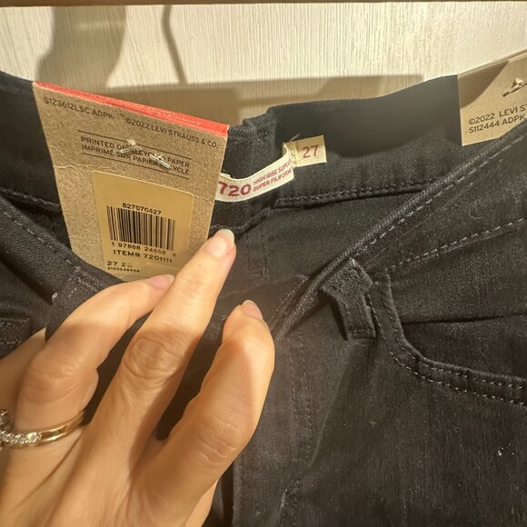 BNWT Levis 720 High Rise Super Skinny 27 - Black - Picture 4 of 14